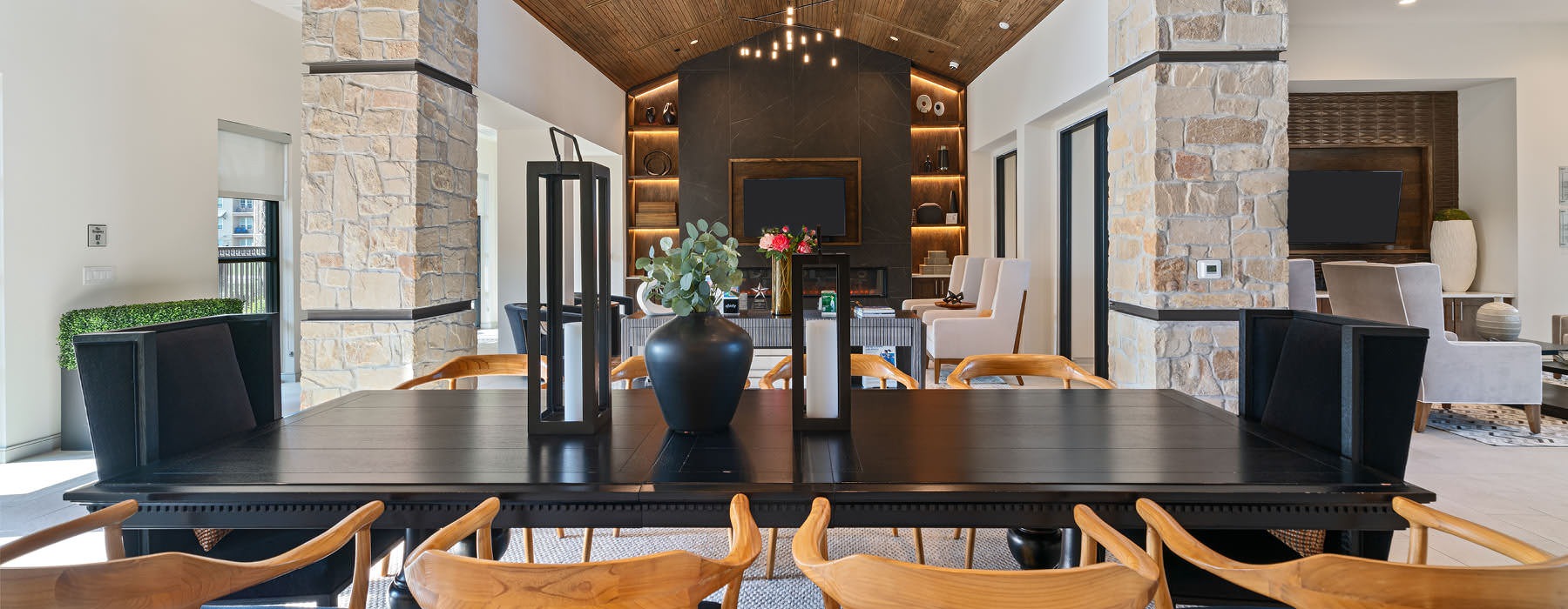 clubhouse kitchen island with stools